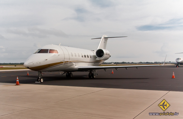 Bombardier Challenger 605 (CL-600-2B16)